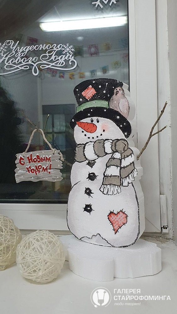 Снеговик из пенопласта, сделанный своими руками